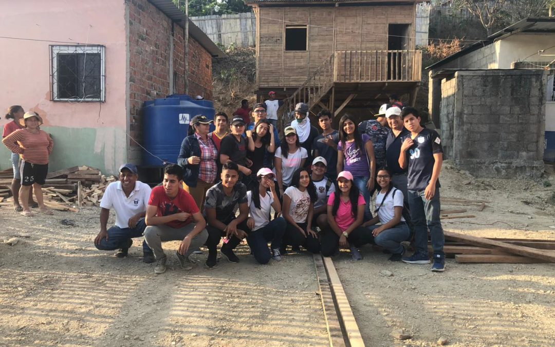 Cristorreginos participan en el armado de casas la parroquia «San Pablo»