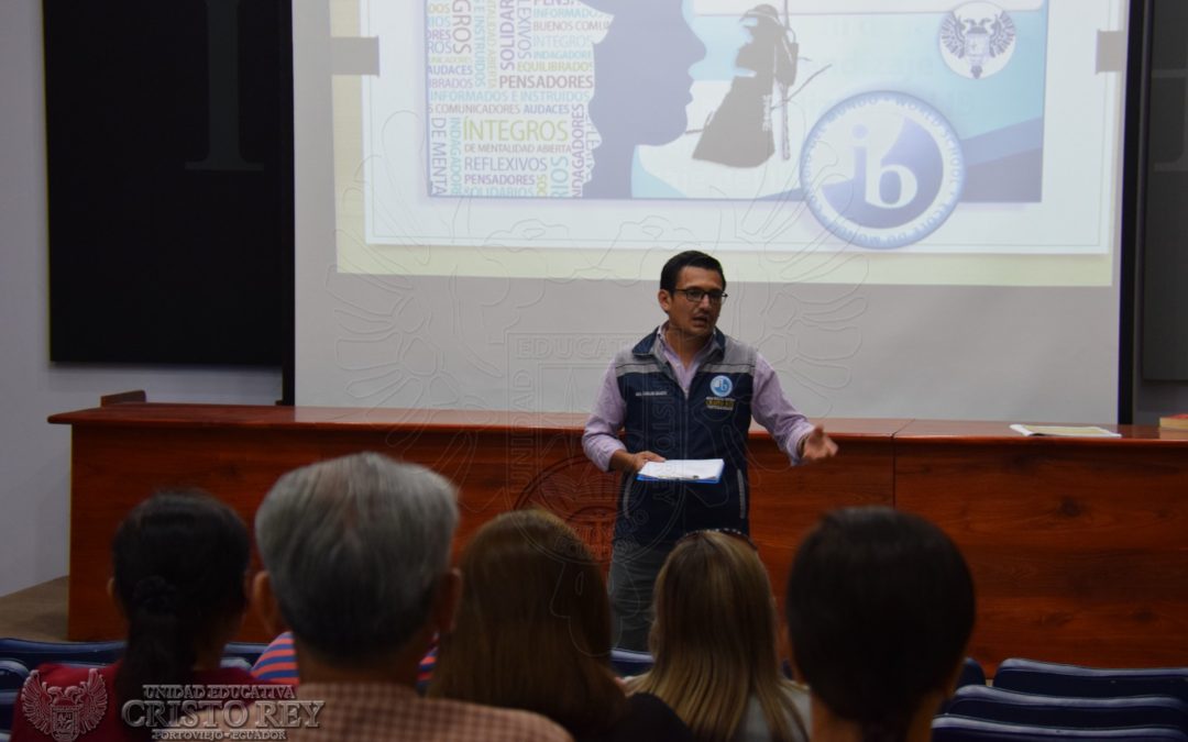 Padres de familias se instruyen sobre el Programa del diploma de IB