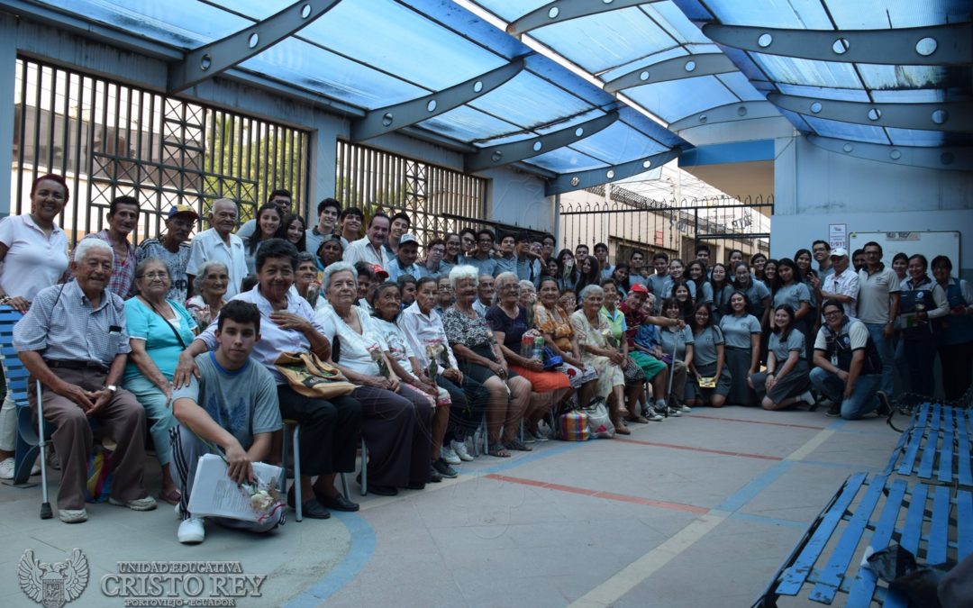 Demostrando cariño al adulto mayor