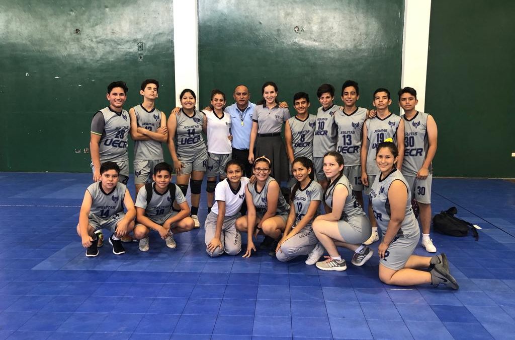 Ganadores del intercolegial en voleibol